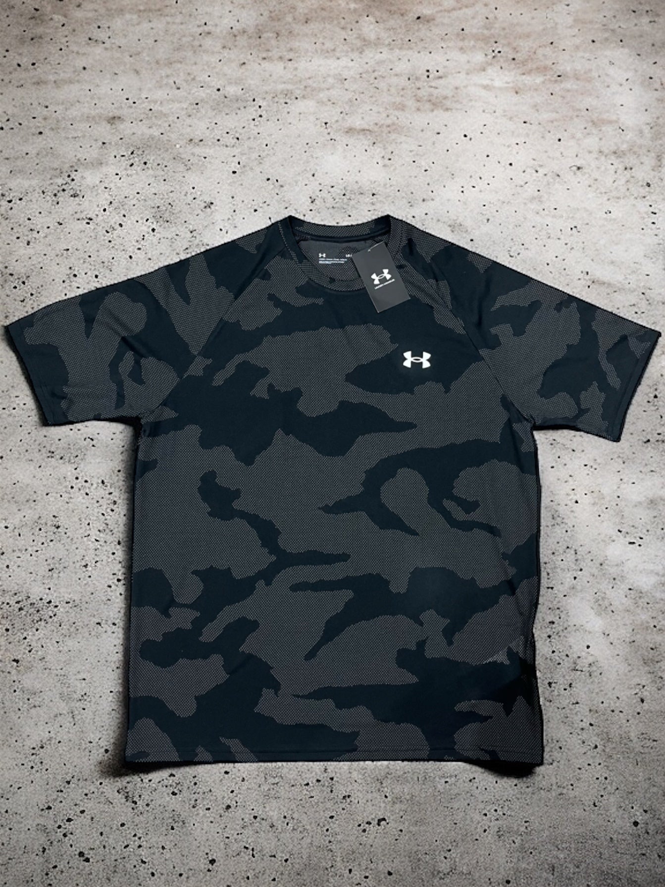 UNDER ARMOUR - BLACK CAMO