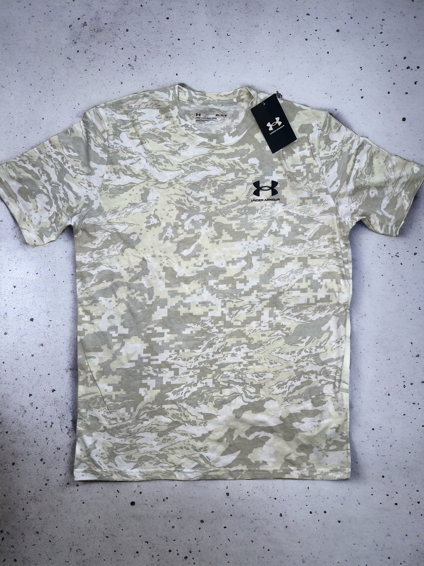 UNDER ARMOUR CAMO